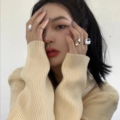 号舱房的女人